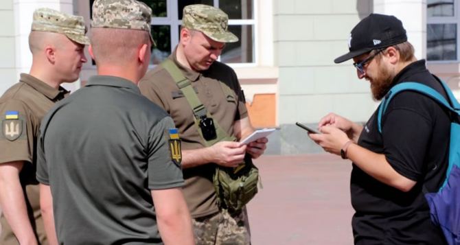 Зеленский собирается продлить военное положение и мобилизацию даты уже известны