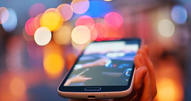 Гарна новина для тих хто в ЄС за роумінг і мобільний інтернет більше платити не потрібно