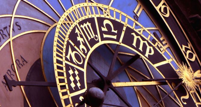 Гороскоп на  липня Водолії мислитимуть нестандартно Леви притягуватимуть увагу немов магніт