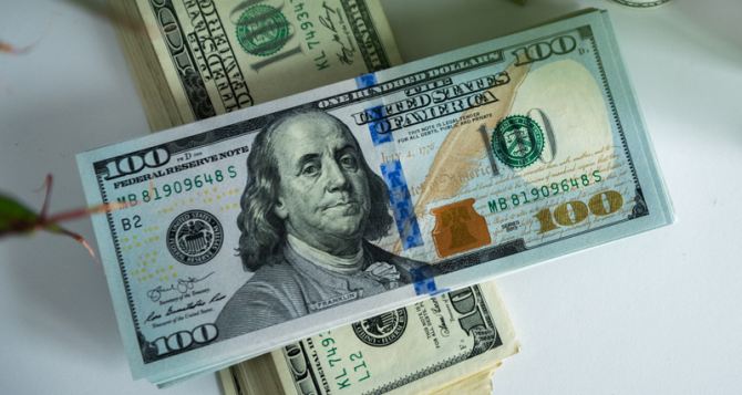 Стало відомо скільки коштує долар курс валют на  липня