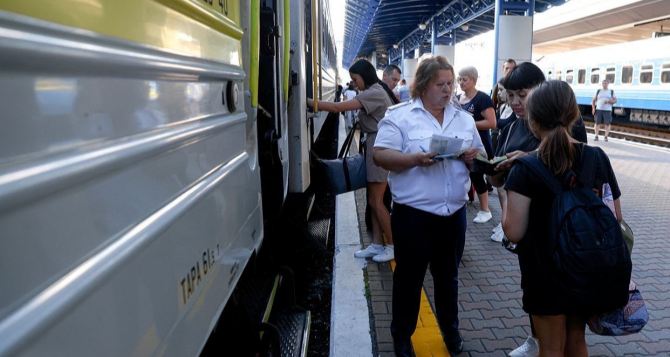 У відпустку на ньому не поїдеш Укрзалізниця запускає новий поїзд