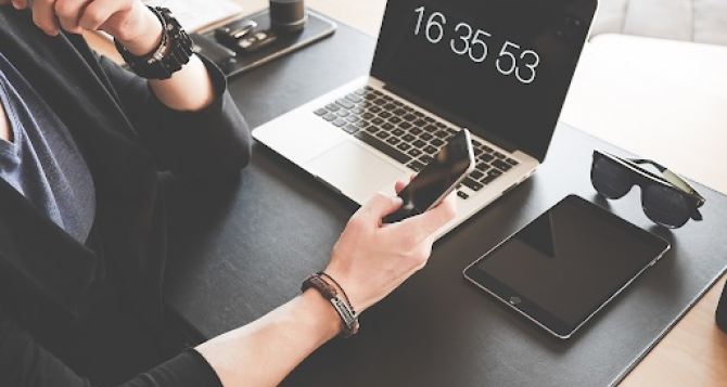 С июля все владельцы смартфонов и ноутбуков Apple должны приготовить по  евро Иначе может не работать