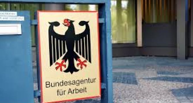 Украинцы в Германии смогут зарабатывать с  года больше Миниработа не будет облагаться налогом