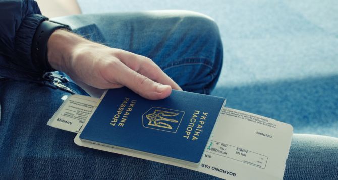 Работай или воюй В Германии могут лишить всех выплат украинских мужчин