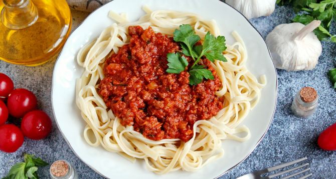 Смачніше за макарони пофлотськи Класична паста Болоньєзе