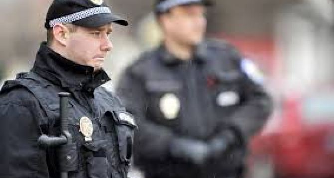 Молодых украинских беженцев в Чехии за мошенническую деятельность арестовала полиция