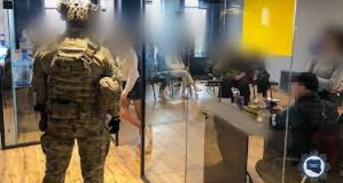 Совместная полицейская операция в Украине против очередного коллцентра работающий на Чехию