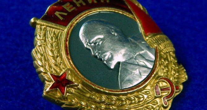 Путин вручил посланнику Трампа Стиву Уиткоффу Орден Ленина CBS News