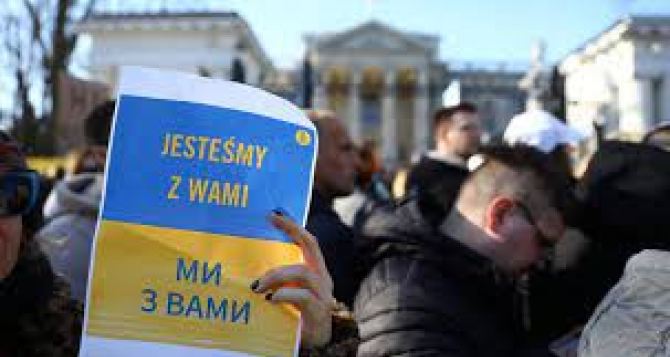 С сентября украинских беженцев ждет сокращение поддержки и не только