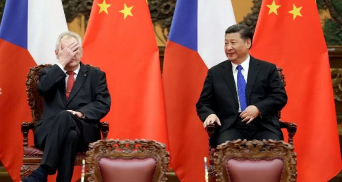 Китай вычеркнул президента Чехии Прага лишилась контакта с Пекином