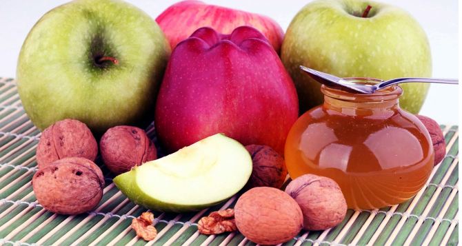 Календар Спасів на серпень  Медовий Яблучний та Горіховий дата традиції та заборони