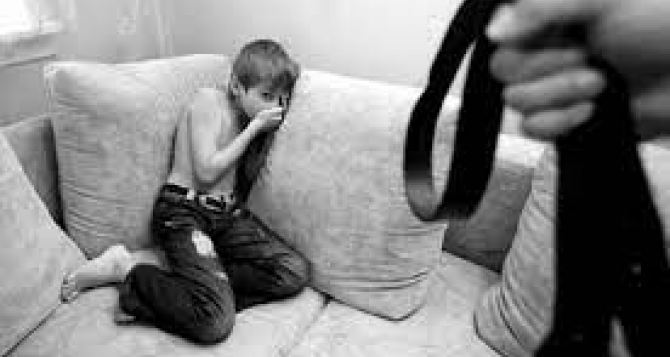 Электронные браслеты будут носить преступники которые терроризируют родных В Германии растет уровень домашнего насилия