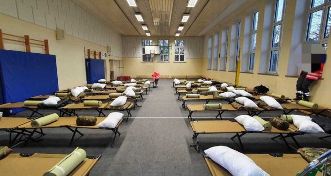 В Германии разгружают лагеря для беженцев С начала августа увеличилось количество ищущих убежище украинцев