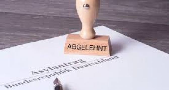 Немецкие пенсионеры будут охранять центр для депортации в Германии