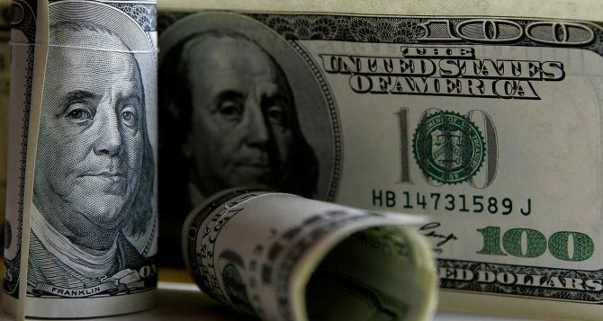 После встречи на Аляске доллар и евро дешевеют курсы валют на августа  года