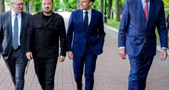 У семи нянек Кто завтра будет сопровождать Зеленского на встрече с Трампом