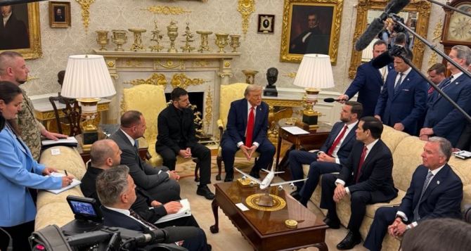 Сейчас начнут делить В Овальном кабинете развернули огромную карту Украины