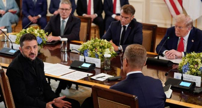 Стало известно зачем Трамп всех позвал в Овальный кабинет будут звонить Путину все вместе