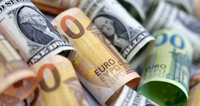 Скільки коштують долар і євро  серпня курси валют