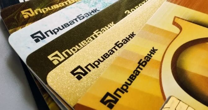 ПриватБанк обмежує громадянам України похилого віку можливості використання банківських карток