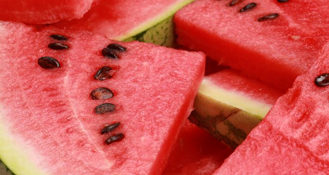 Чи можна їсти кавун разом із кісточками гастроентеролог пояснив користь це чи шкода