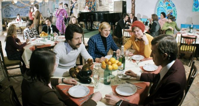 Сколько стоил ужин в ресторане во времена СССР и что обходилось дороже всего