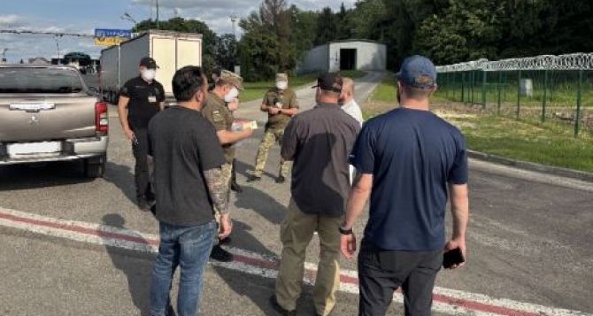 Депортация первых украинских беженцев из США