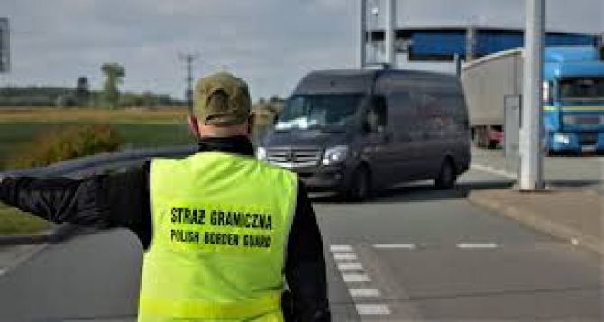 Помощь для Украины от чешских волонтеров блокируют польские пограничники