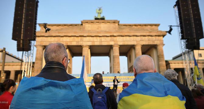 Премєрміністр Баварії українці в Німеччині повинні більше працювати а допомогу скасувати
