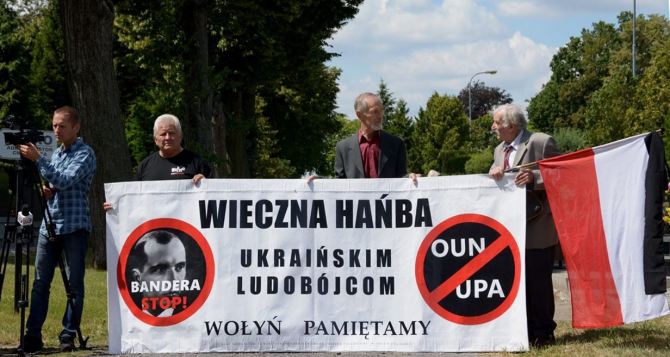 В Польше приравняют бандеровский символ к нацистским и коммунистическим