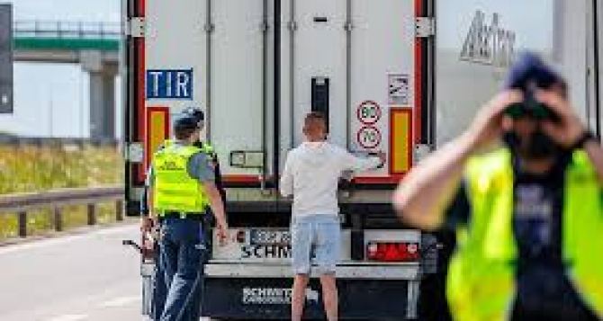 Польша на границе не пускает украинцев и белорусов