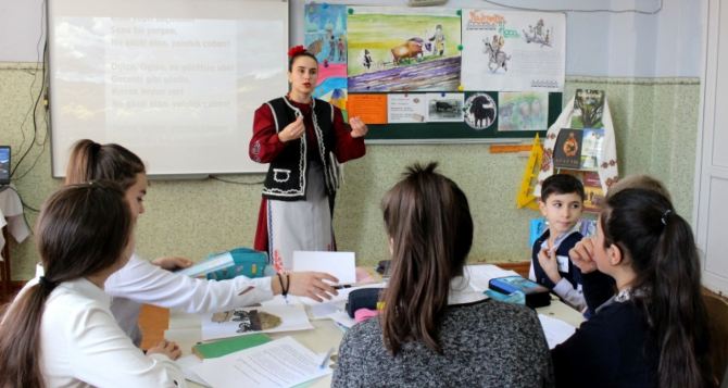 В Молдове украинским детям дадут по  тысяче леев кажому если они будут ходить в местные школы