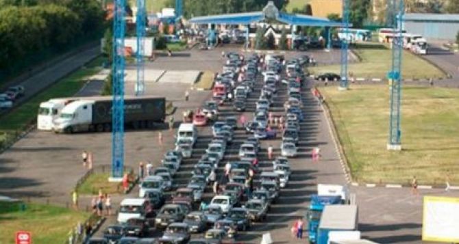 Мужчинам до  лет сегодня разрешили выезжать из Украины Выпускать начнут буквально на днях