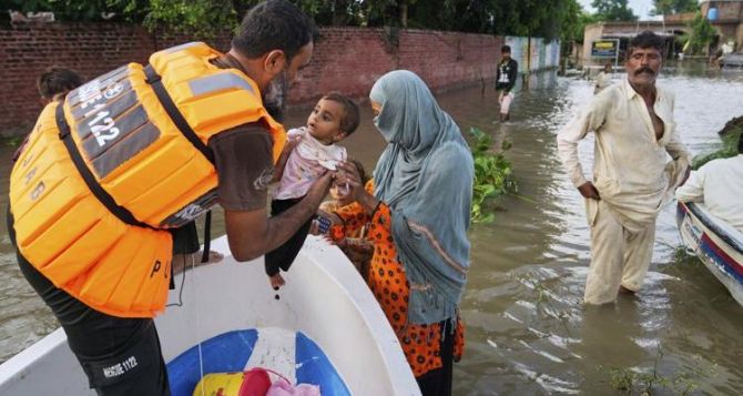 В Пакистане эвакуировали более  тысяч человек военные спасли почти  тыс Специальная операция