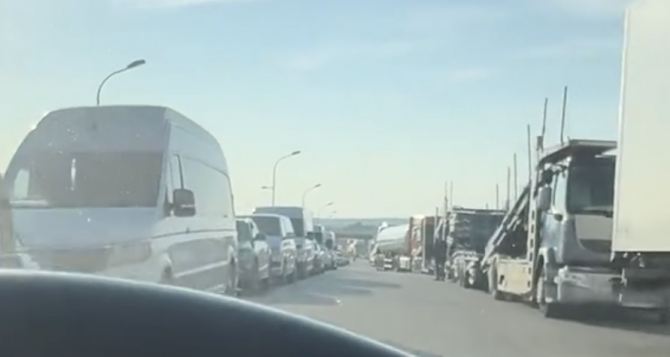 Что происходит на границе Украины Многочасовые очереди Самые популярные пункты пересечения