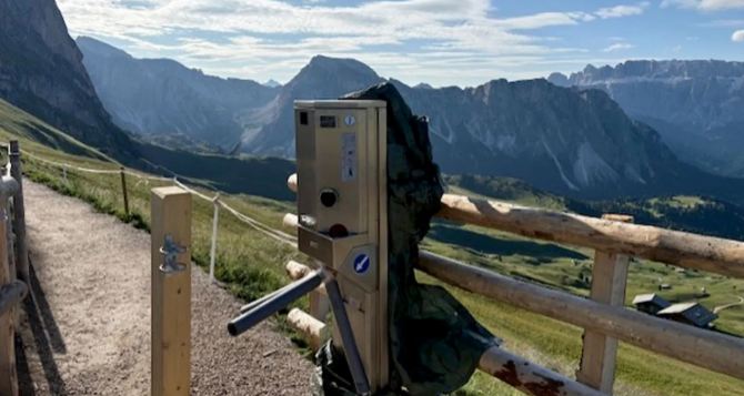 Теперь в горы можно попасть только через турникеты платный проход в Альпах