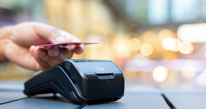 Во Франции заблокированы кассы и пробки на платных дорогах Крупнейший сбой в работе платежных систем