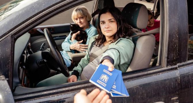 Кабмин Украины изменил правила выезда за границу для некоторых женщин