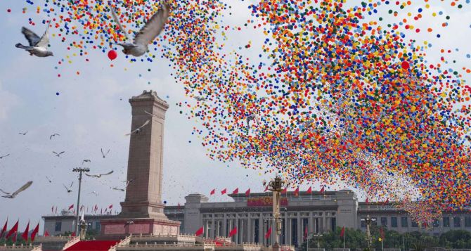 Восемьдесят тысяч голубей выпустили на параде в Китае