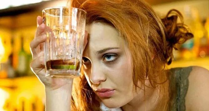 От похмелья помогут избавиться шоколад и орехи Забудьте про рассол