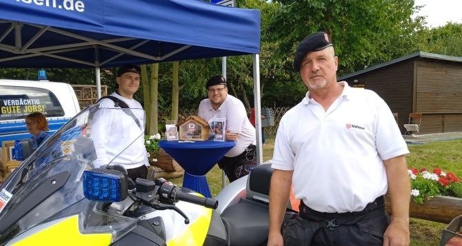 Пивные кружки и пожарные машины главные снаряды в соревнованиях пожарных в Саксонии Веселье пожарных команд