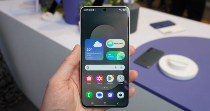 Первый обзор Samsung Galaxy S FE Тонкий лёгкий и более автономный