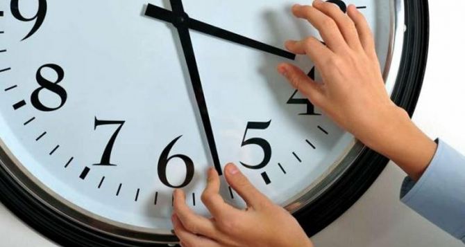Уточнен перевод часов  людей просят обратить внимание на изменения