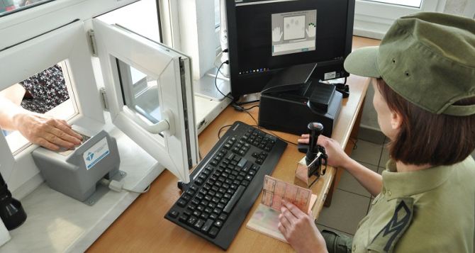 Водитель и все пассажиры должны выйти из авто с октября вводят новую проверку