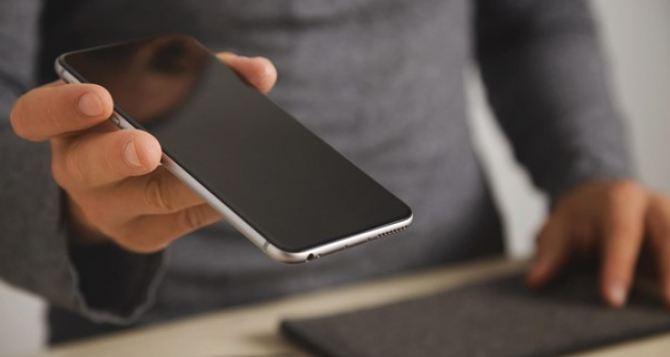 Українцям нагадали про митні правила при ввезенні нових iPhone