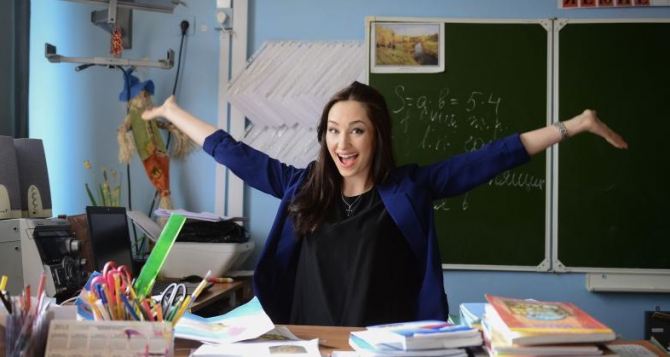 Всем педагогам повысили выплаты Кому подняли на