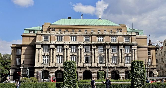 В Чехии открывают бесплатную программу для языковой подготовки украинцев к поступлению в чешские ВУЗы