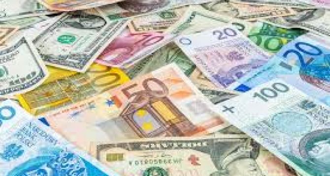 Гражданку Украины с крупной суммой валюты задержали на польской границе