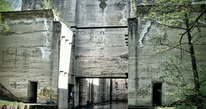 Археологи обнаружили пять загадочных тел под полом тайного логова Гитлера