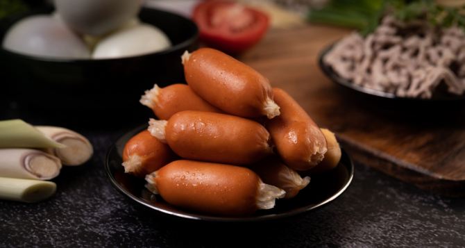 Как легко очистить сардельку от оболочки